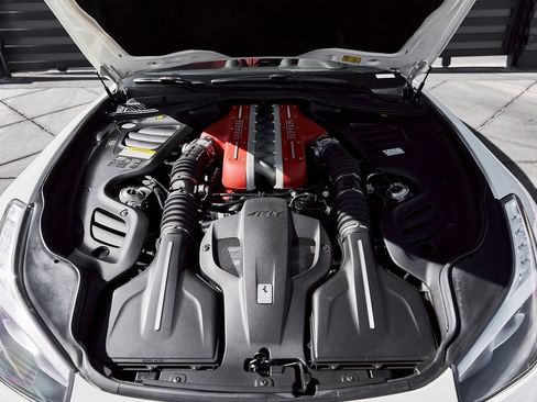 Used 2019 Ferrari GTC4Lusso image 16