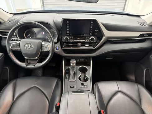 Used 2022 Toyota Highlander XLE FWD image 14