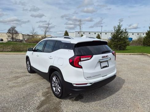 Used 2023 GMC Terrain SLT w/ LPO, Floor Liner Package FWD image 7