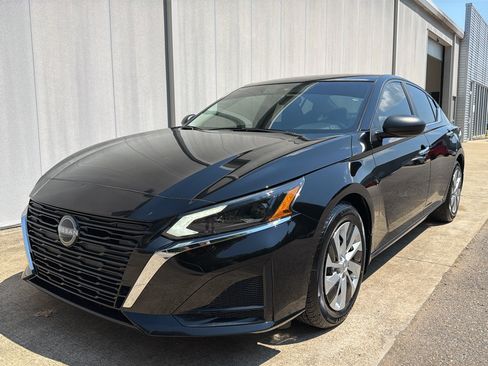 Used 2024 Nissan Altima 2.5 S FWD image 7