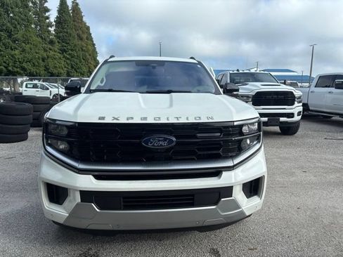 Used 2025 Ford Expedition Max Platinum w/ Platinum Ultimate Package AWD/4WD image 2