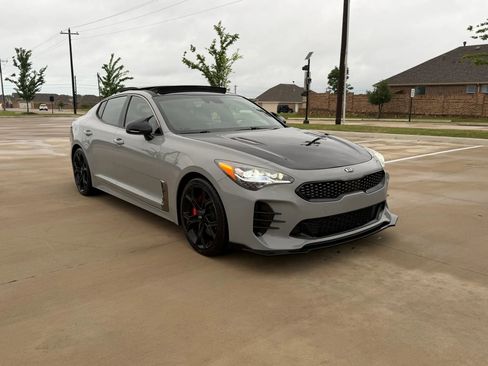 Used 2020 Kia Stinger GT1 RWD image 3