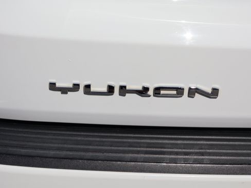 Used 2022 GMC Yukon XL Denali image 8