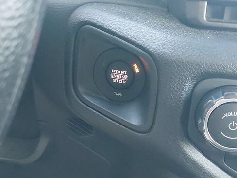 Used 2024 Jeep Gladiator Sport AWD/4WD image 23