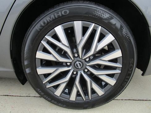 Used 2024 Nissan Altima 2.5 SV FWD image 26