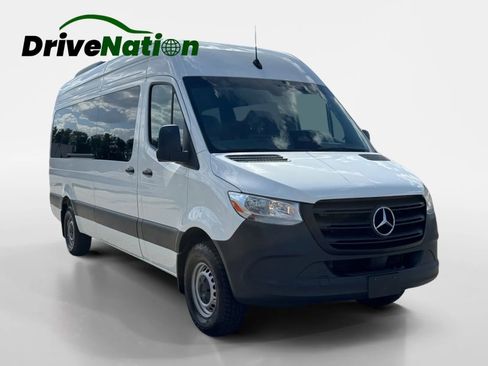 Used 2025 Mercedes-Benz Sprinter 2500 image 3