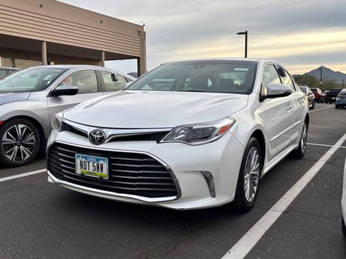Certified 2017 Toyota Avalon Limited image 2