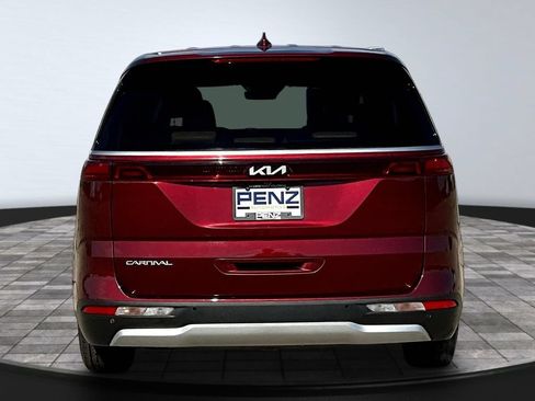 Used 2024 Kia Carnival LX FWD image 6