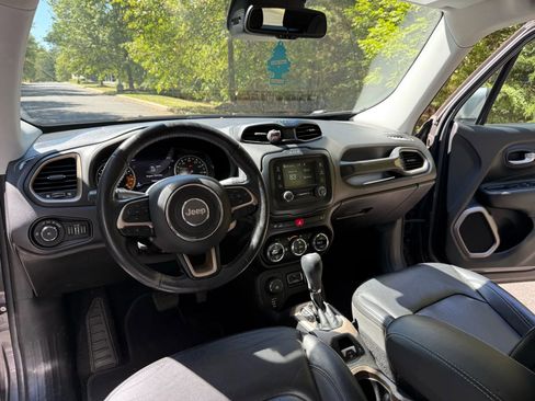 Used 2017 Jeep Renegade Limited AWD/4WD image 10