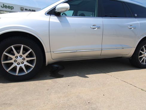 Used 2017 Buick Enclave Leather AWD/4WD image 11