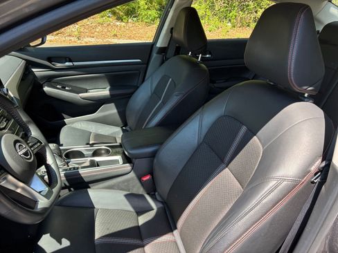 Used 2025 Nissan Altima 2.5 SR FWD image 38