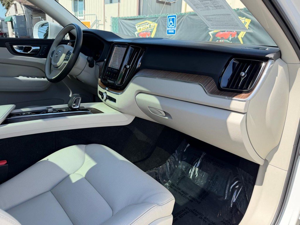Used 2022 Volvo XC60 B5 Momentum AWD/4WD image 20