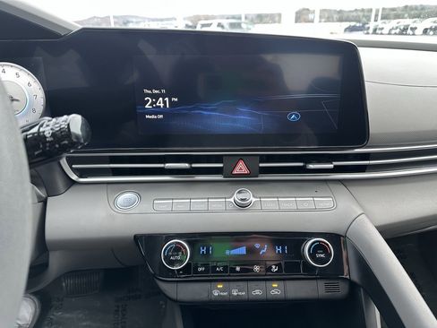 Used 2024 Hyundai Elantra SEL image 21