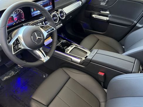 New 2026 Mercedes-Benz GLB 250 image 9