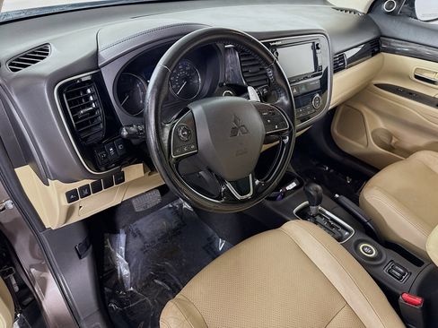 Used 2016 Mitsubishi Outlander GT image 22