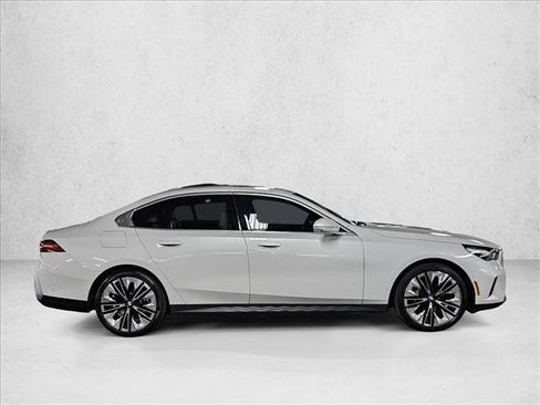 Certified 2026 BMW 530i w/ Premium Package RWD image 4