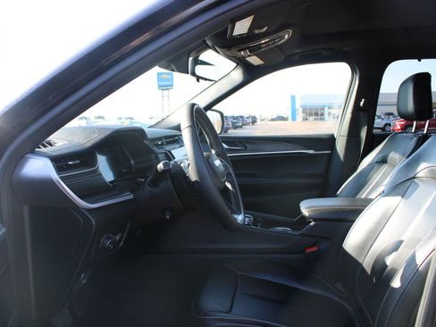 Used 2024 Jeep Grand Cherokee L Limited w/ Luxury Tech Group II image 22