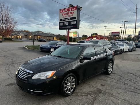 Used 2011 Chrysler 200 Touring image 1