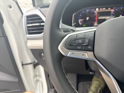 New 2025 Volkswagen Taos SEL image 19