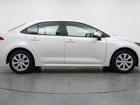 Used 2025 Toyota Corolla LE FWD image 11