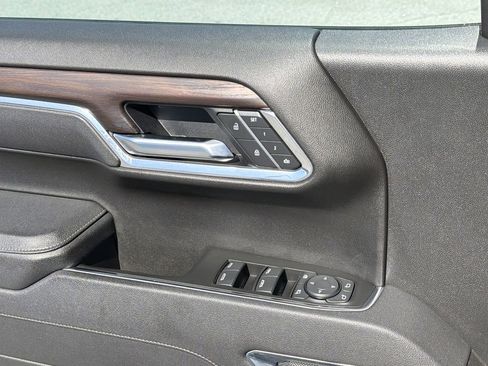 Used 2025 GMC Sierra 1500 SLT image 14