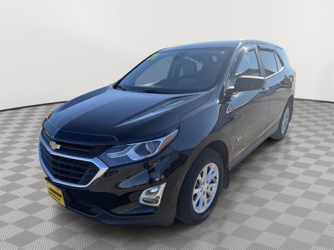 Used 2021 Chevrolet Equinox LS w/ LS Convenience Package AWD/4WD image 2