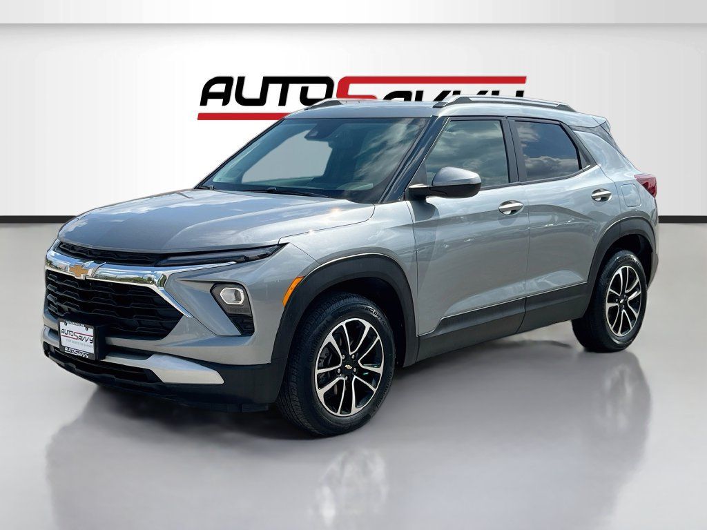 Used 2024 Chevrolet TrailBlazer LT w/ Driver Confidence Package FWD image 3