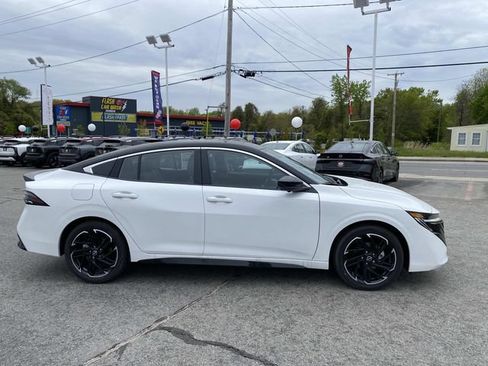 New 2026 Nissan Sentra SR w/ SR Premium Package FWD image 3