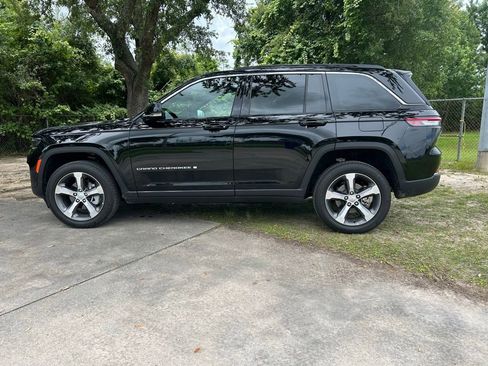 Used 2025 Jeep Grand Cherokee Limited RWD image 9