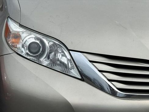 Certified 2017 Toyota Sienna LE image 8