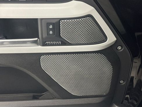 Certified 2023 Land Rover Defender 130 SE AWD/4WD image 17