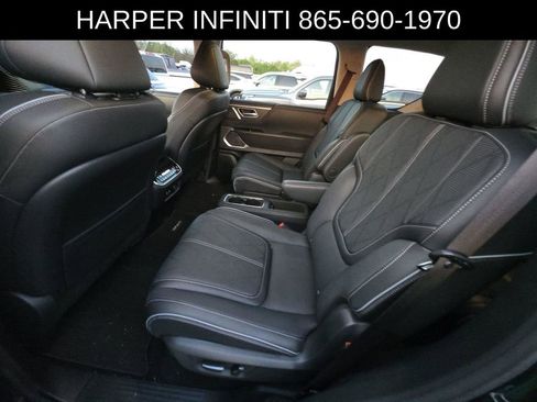 Used 2025 INFINITI QX80 Sensory image 8