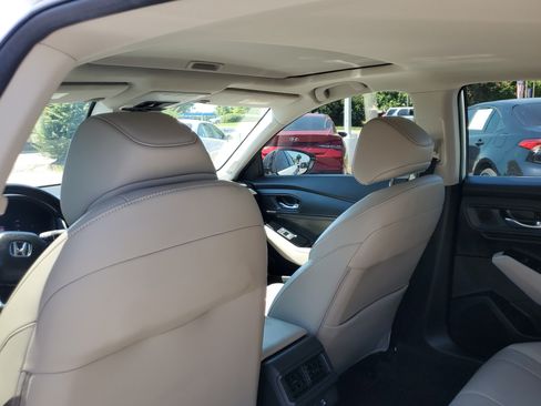 Used 2024 Honda Accord Touring image 11