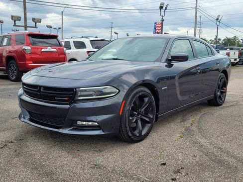 Used 2017 Dodge Charger R/T RWD image 1