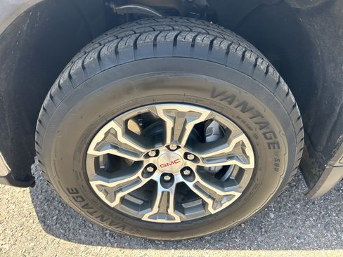 Used 2025 GMC Sierra 1500 SLT RWD image 12