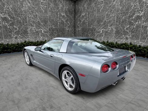 Used 2004 Chevrolet Corvette Coupe w/ Preferred Equipment Group RWD image 4