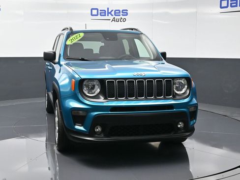 Used 2022 Jeep Renegade Latitude w/ Sun/Sound Group image 3