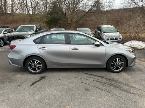 Used 2023 Kia Forte LXS image 4