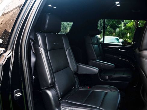 Used 2021 Cadillac Escalade ESV Luxury RWD image 23