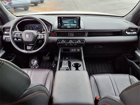 Certified 2025 Honda Pilot Black Edition image 6