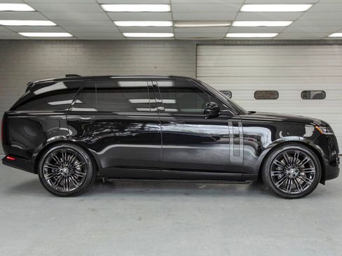 Used 2025 Land Rover Range Rover Long Wheelbase SE image 3