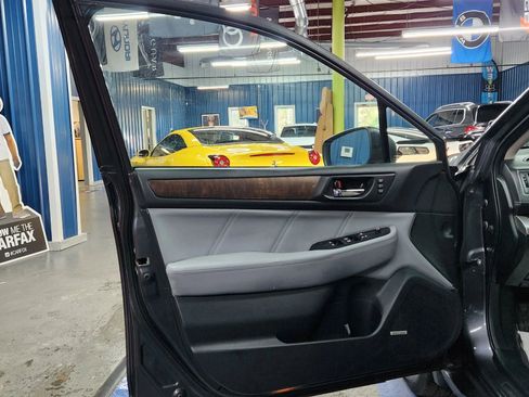 Used 2018 Subaru Outback 2.5i Limited image 6