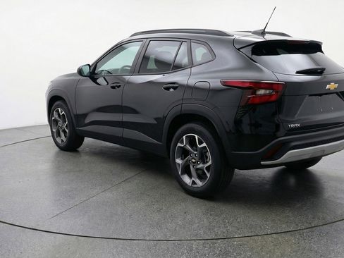 Used 2025 Chevrolet Trax LT w/ LT Convenience Package image 6