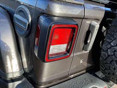 Used 2018 Jeep Wrangler Unlimited Rubicon AWD/4WD image 29