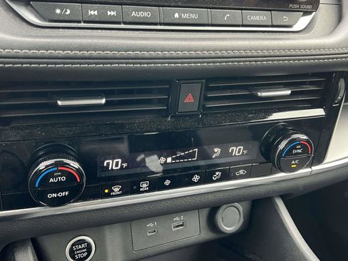 Used 2022 Nissan Rogue SV image 30