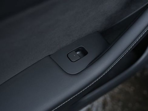 Used 2023 Tesla Model Y Long Range image 30