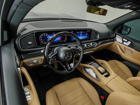 Used 2024 Mercedes-Benz GLS 580 4MATIC image 15
