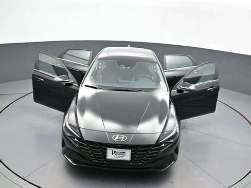 Certified 2023 Hyundai Elantra Limited w/ Preferred Accessory Package image 46