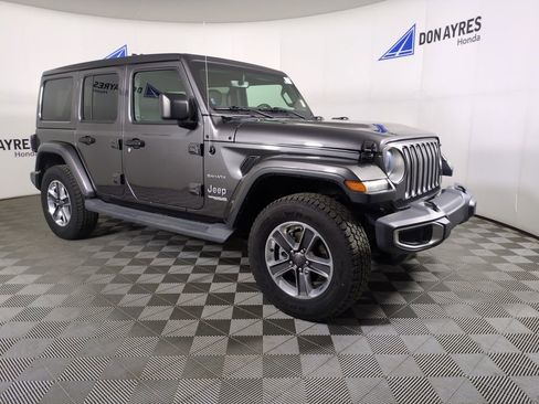 Used 2019 Jeep Wrangler Unlimited Sahara AWD/4WD image 10