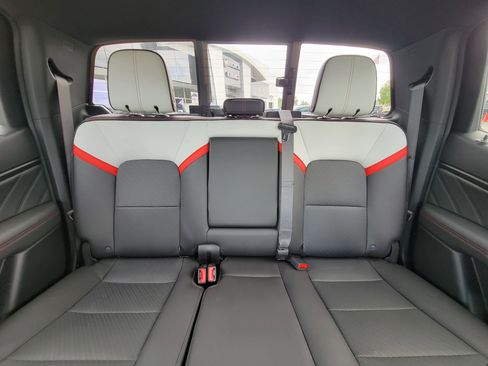 Used 2023 GMC Canyon AT4X image 15